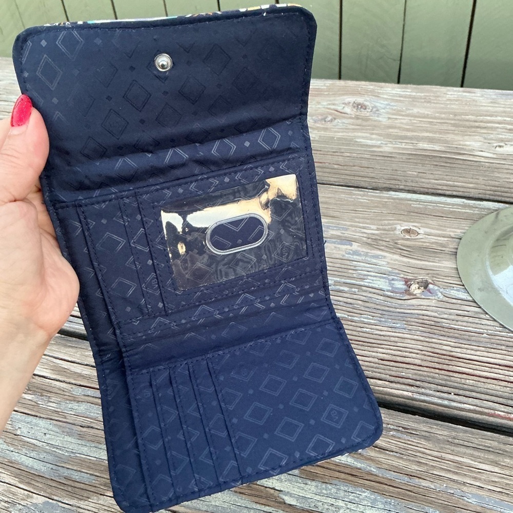 Vera Bradley Lisburn medallion Cool RFID Woman Wallet - Picture 4 of 7